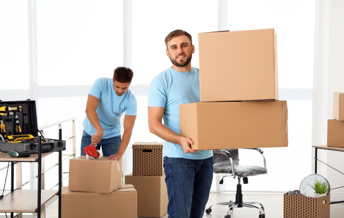 The Benefits of Hiring Professional Movers Over DIY Moving